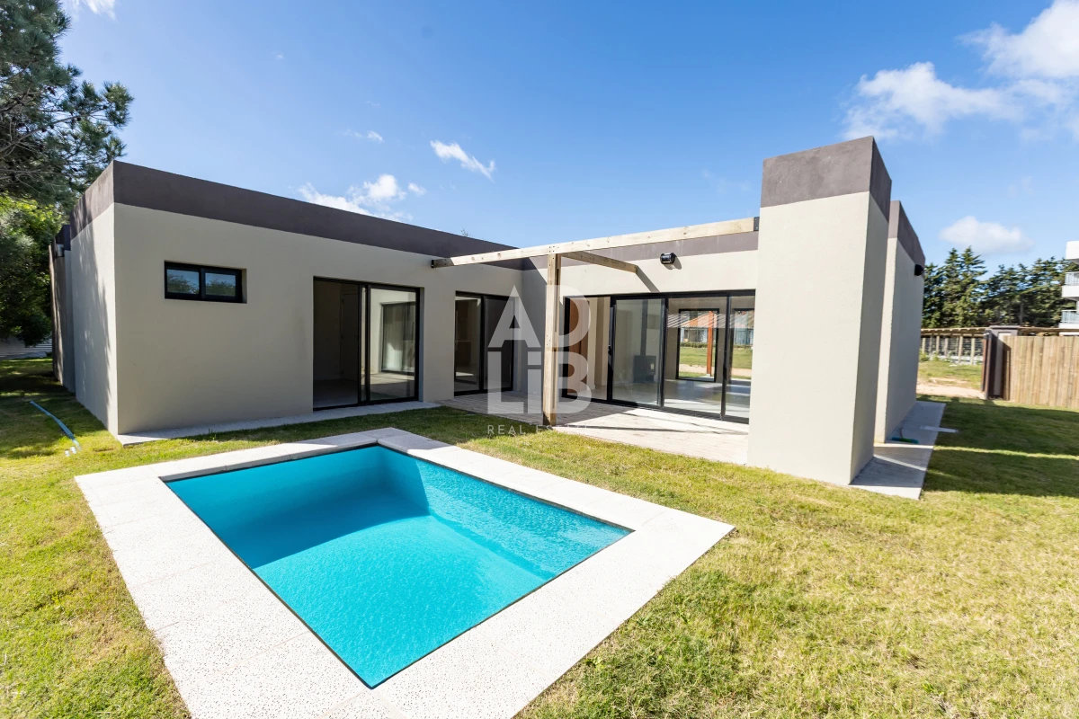 Casa ID.591 - Nuevo Barrio Cerrado en la Barra. Casas de 3 dormitorios a estrenar.