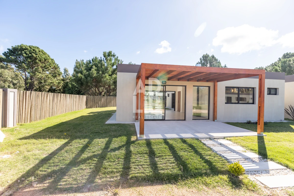 Casa ID.591 - Nuevo Barrio Cerrado en la Barra. Casas de 3 dormitorios a estrenar.