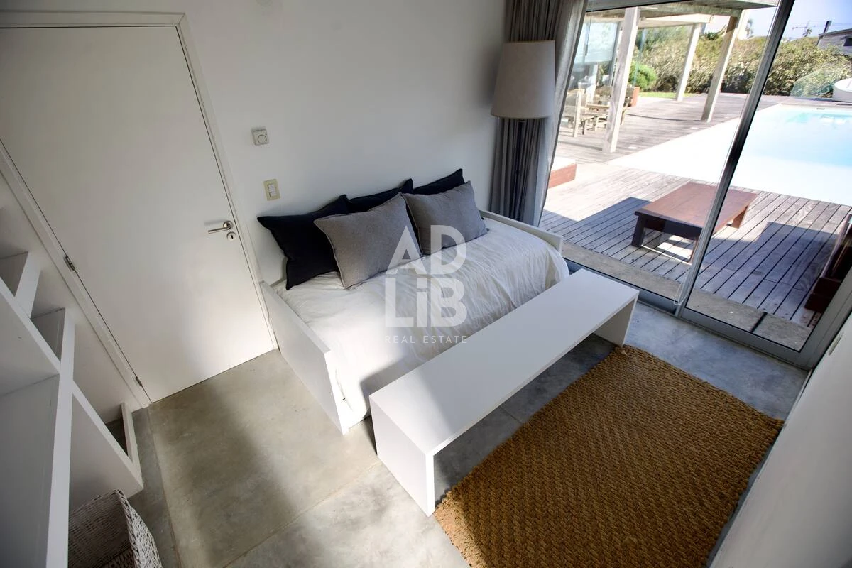 Casa ID.673 - Casa de diseño en alquiler temporal. 4 dormitorios en suite a 50 mts del mar