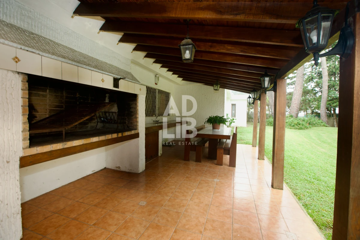 Casa ID.797 - Alquiler comercial 5 dorm y 5 baños. Zona Shopping Punta