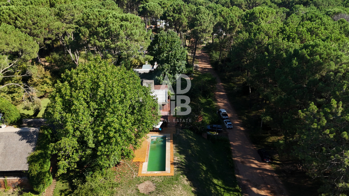 Casa ID.521 - Amplia casa de 4 dormitorios en venta en Club del Lago. 