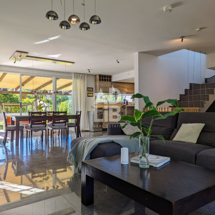 Casa ID.309 - Casa de 4 dormitorios en venta en el bosque de Burnett. 