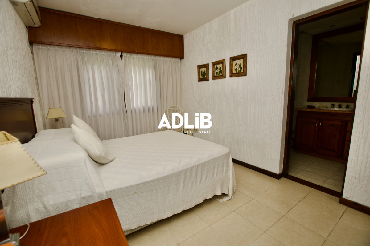 Casa ID.797 - Alquiler comercial 5 dorm y 5 baños. Zona Shopping Punta