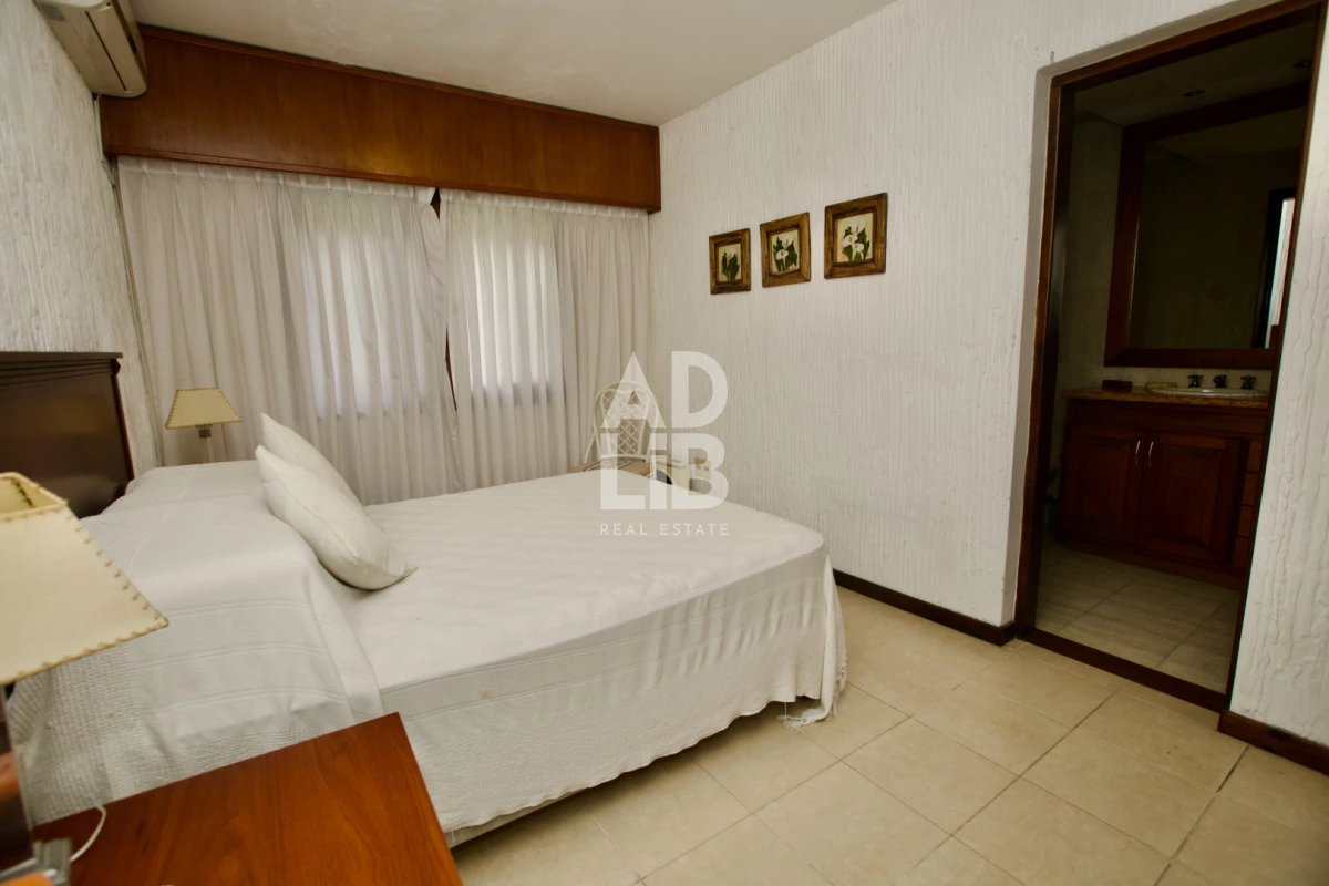 Casa ID.797 - Alquiler comercial 5 dorm y 5 baños. Zona Shopping Punta