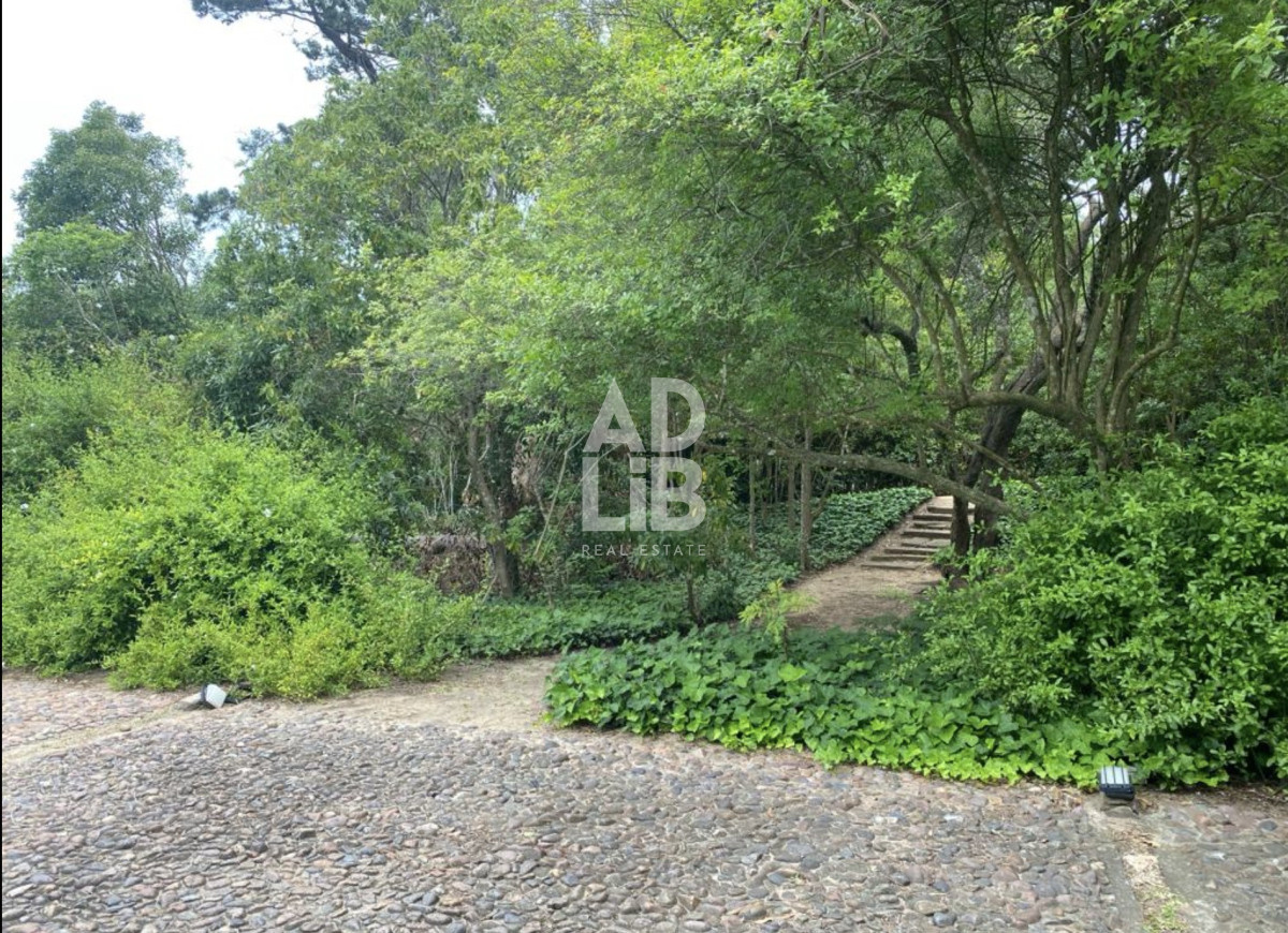 Casa ID.470 - Amplia casa en venta en Rincon del Indio con 3200 mts de terreno. 