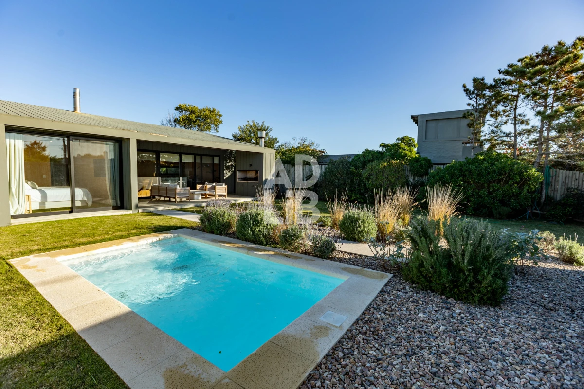 Casa ID.637 - Casa de diseño a 50 mts del mar en La Juanita