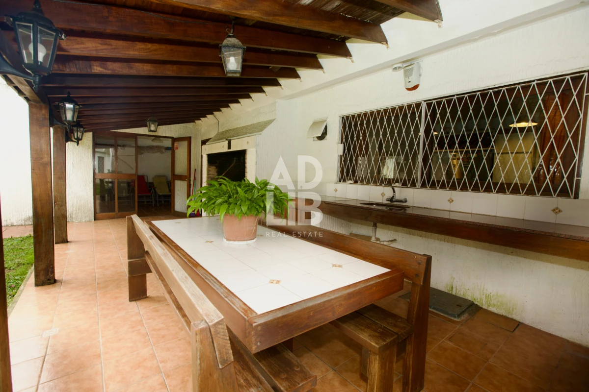 Casa ID.797 - Alquiler comercial 5 dorm y 5 baños. Zona Shopping Punta