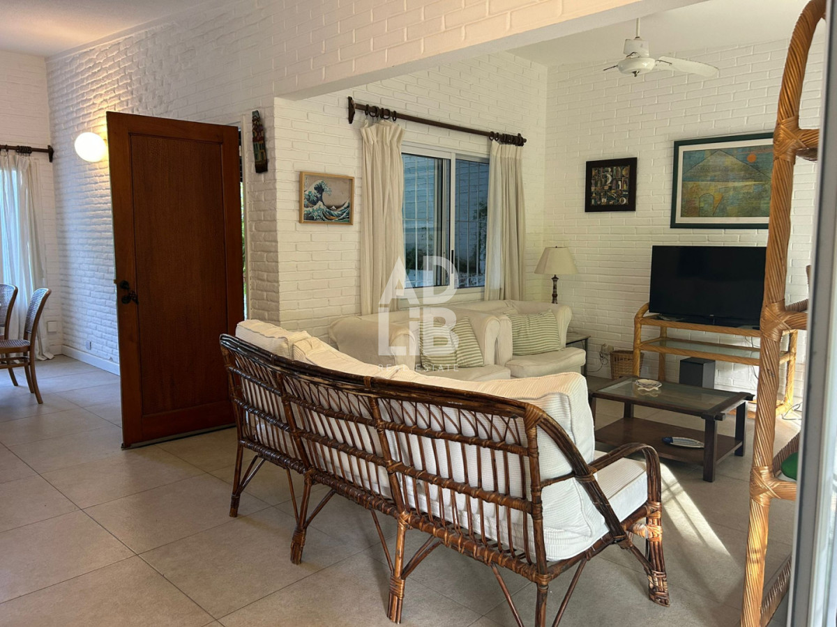 Casa ID.778 - Alquiler anual en San Rafael casa de 3 dorm + dependencia