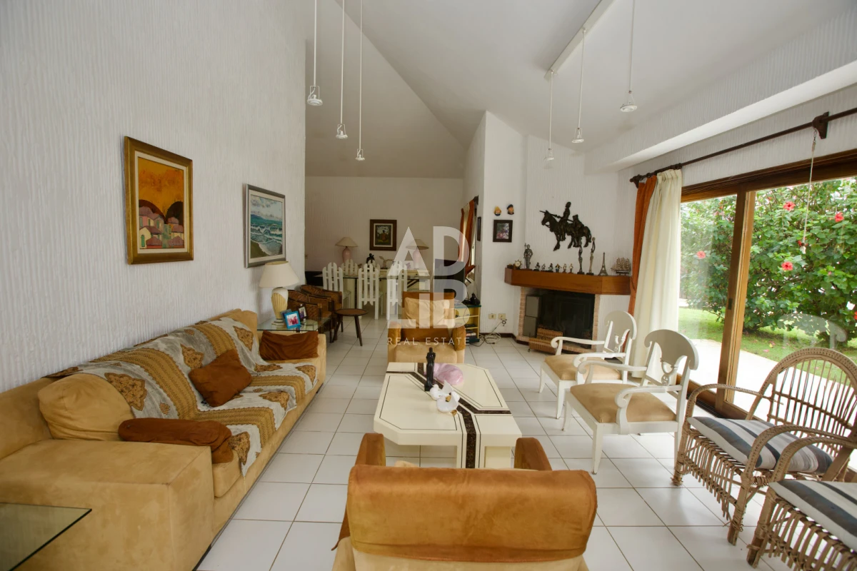 Casa ID.797 - Alquiler comercial 5 dorm y 5 baños. Zona Shopping Punta