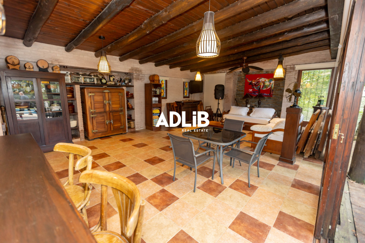 Casa ID.817 - Increíble casa de 405 mts2 en venta en Punta Ballena. Vista al amanecer y al atardecer. 