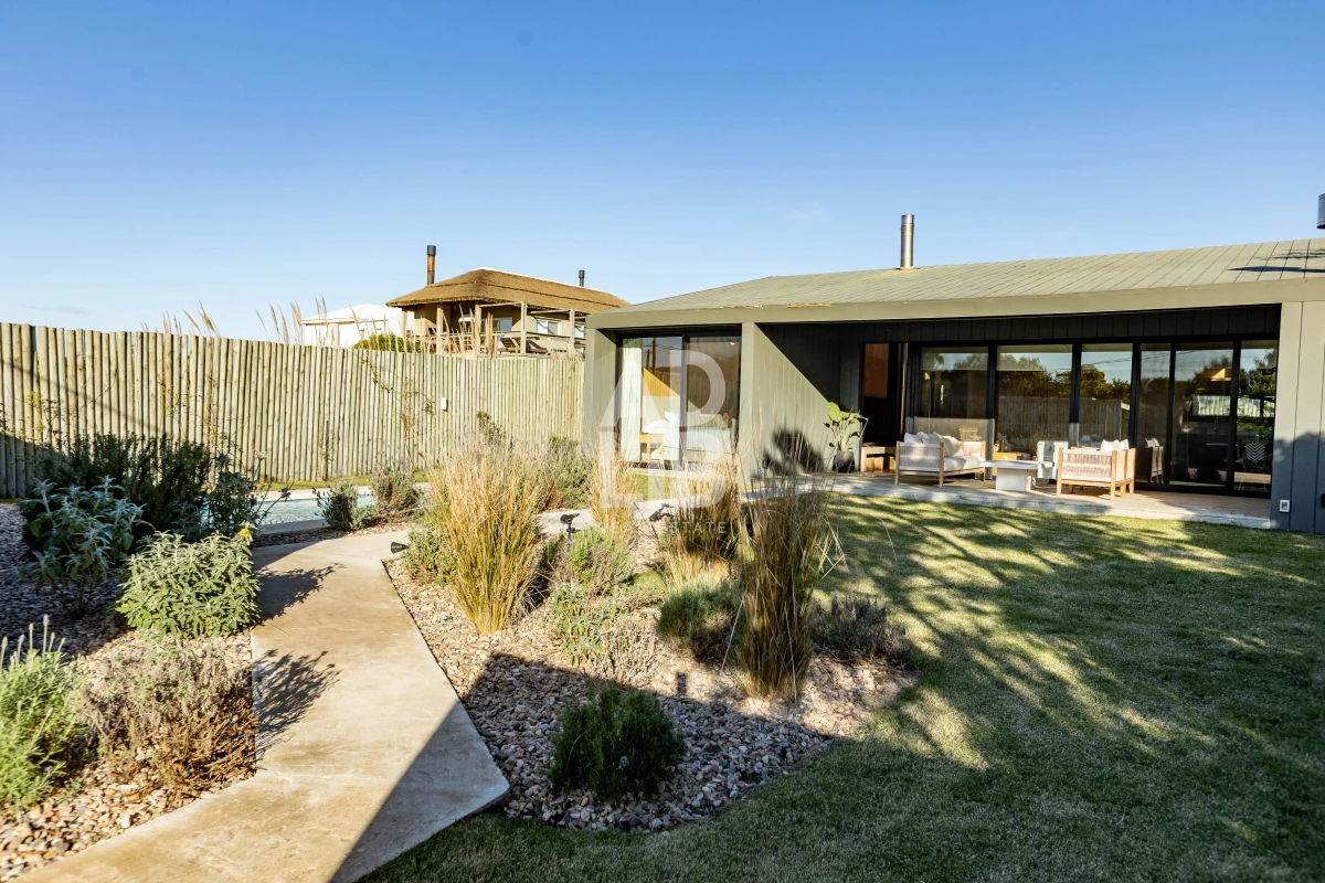 Casa ID.637 - Casa de diseño a 50 mts del mar en La Juanita