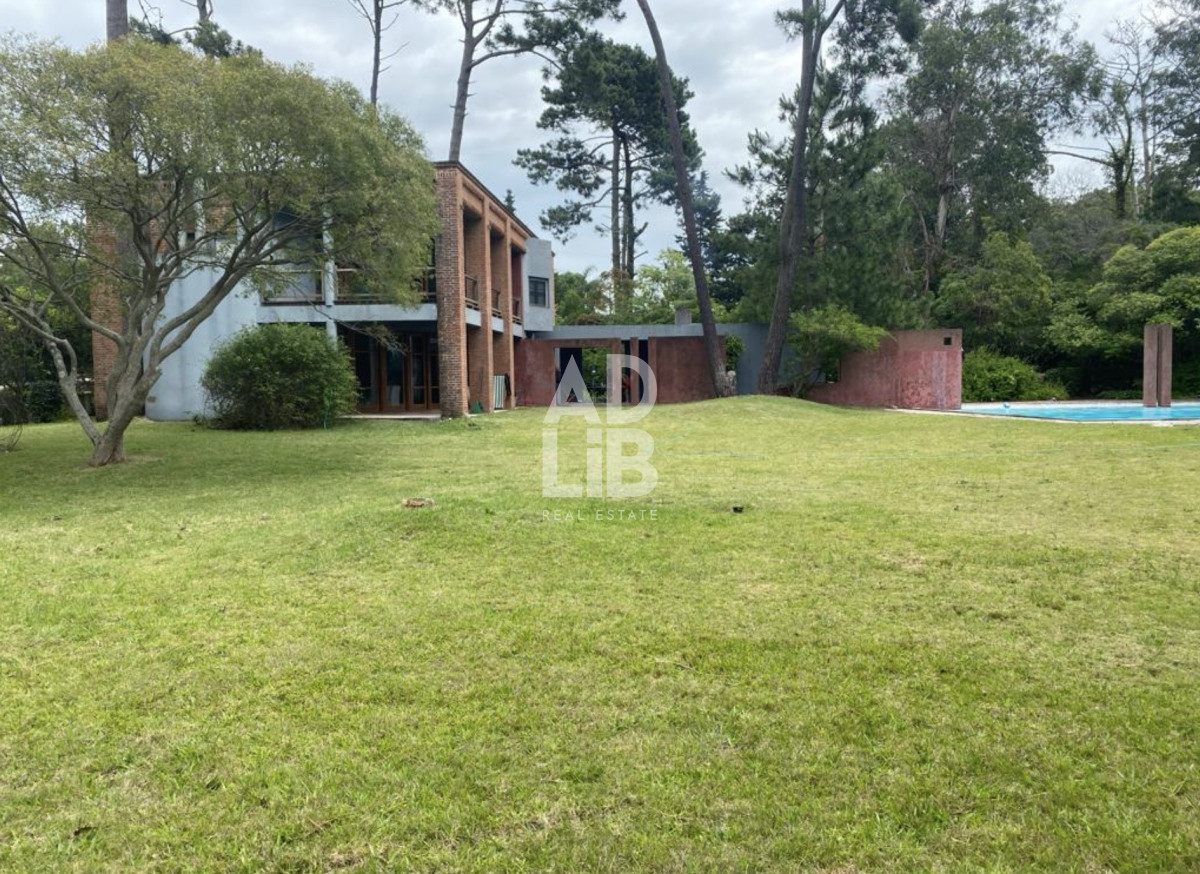 Casa ID.470 - Amplia casa en venta en Rincon del Indio con 3200 mts de terreno. 