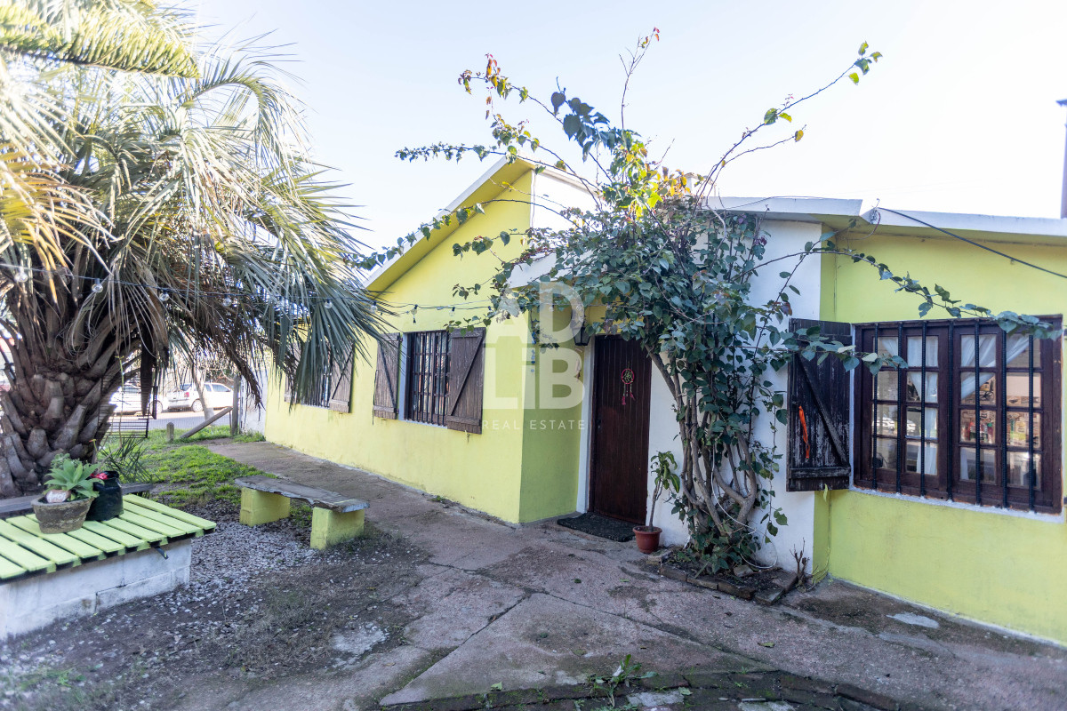 Casa ID.631 - Interesante casa de 2 dorm y 2 baños en venta en Barrio San Francisco - Maldonado. Renta o Vivienda permanente