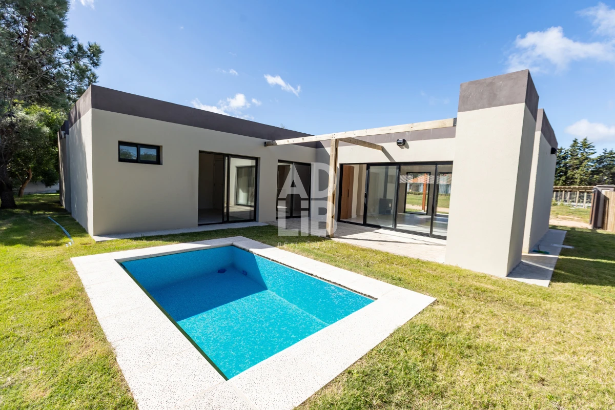 Casa ID.591 - Nuevo Barrio Cerrado en la Barra. Casas de 3 dormitorios a estrenar.