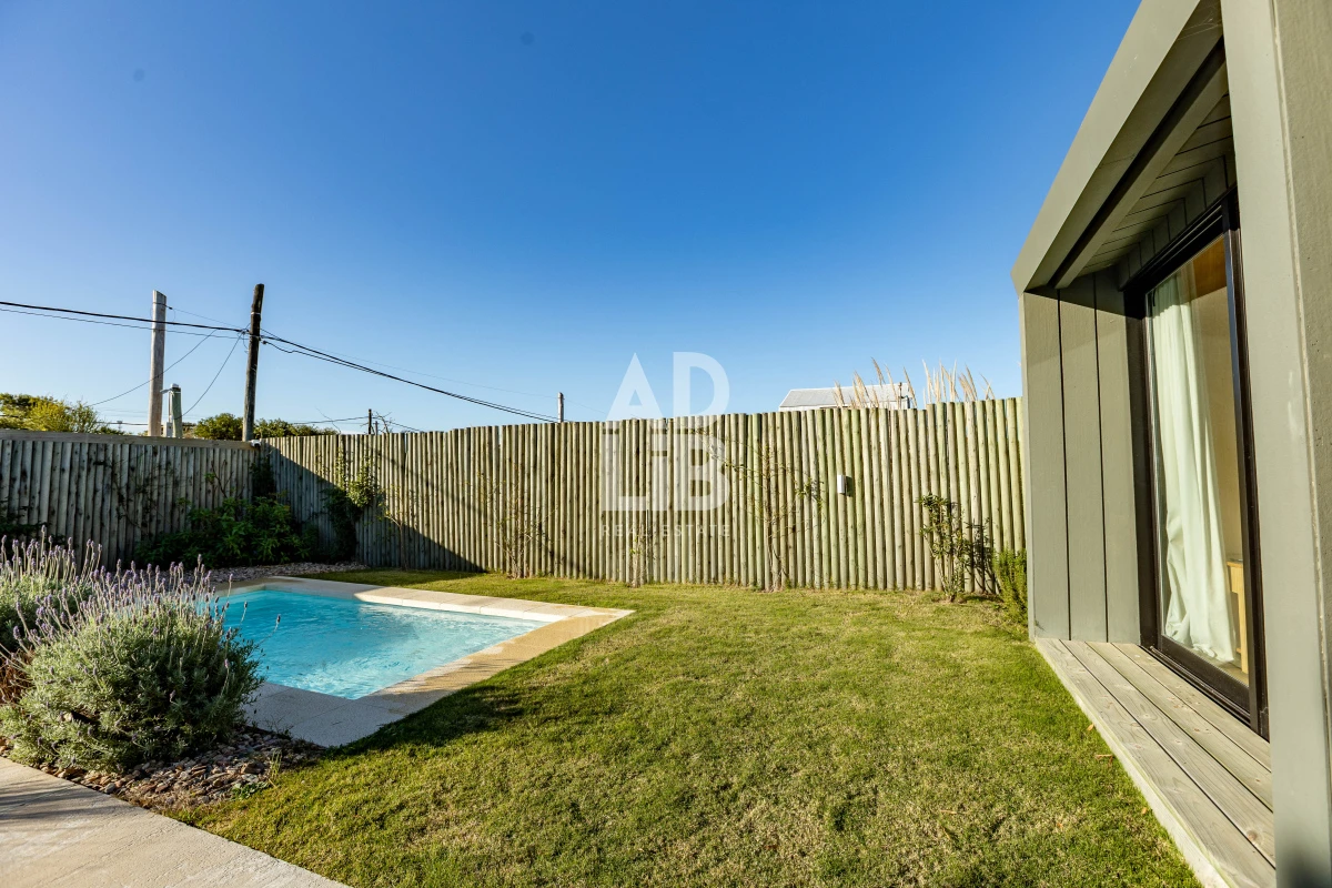 Casa ID.637 - Casa de diseño a 50 mts del mar en La Juanita