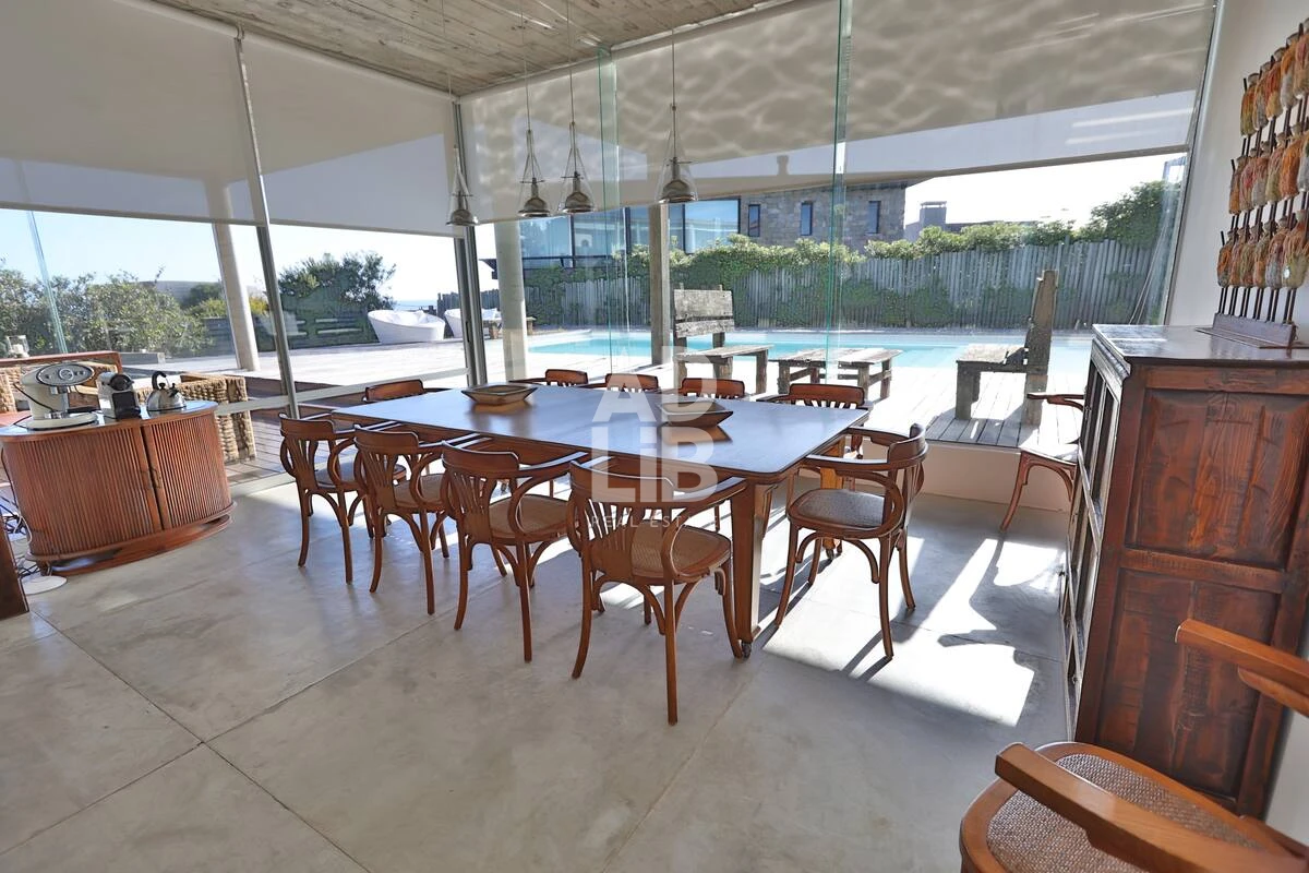 Casa ID.673 - Casa de diseño en alquiler temporal. 4 dormitorios en suite a 50 mts del mar