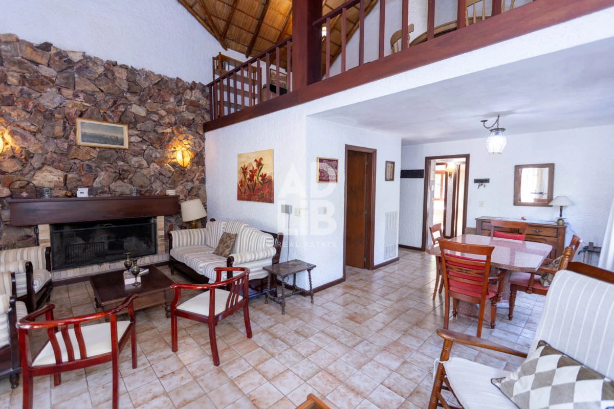 Casa ID.746 - Casa quincho de 3 dorm y 3 baños en alquiler anual en Pinares a 250 mts del mar