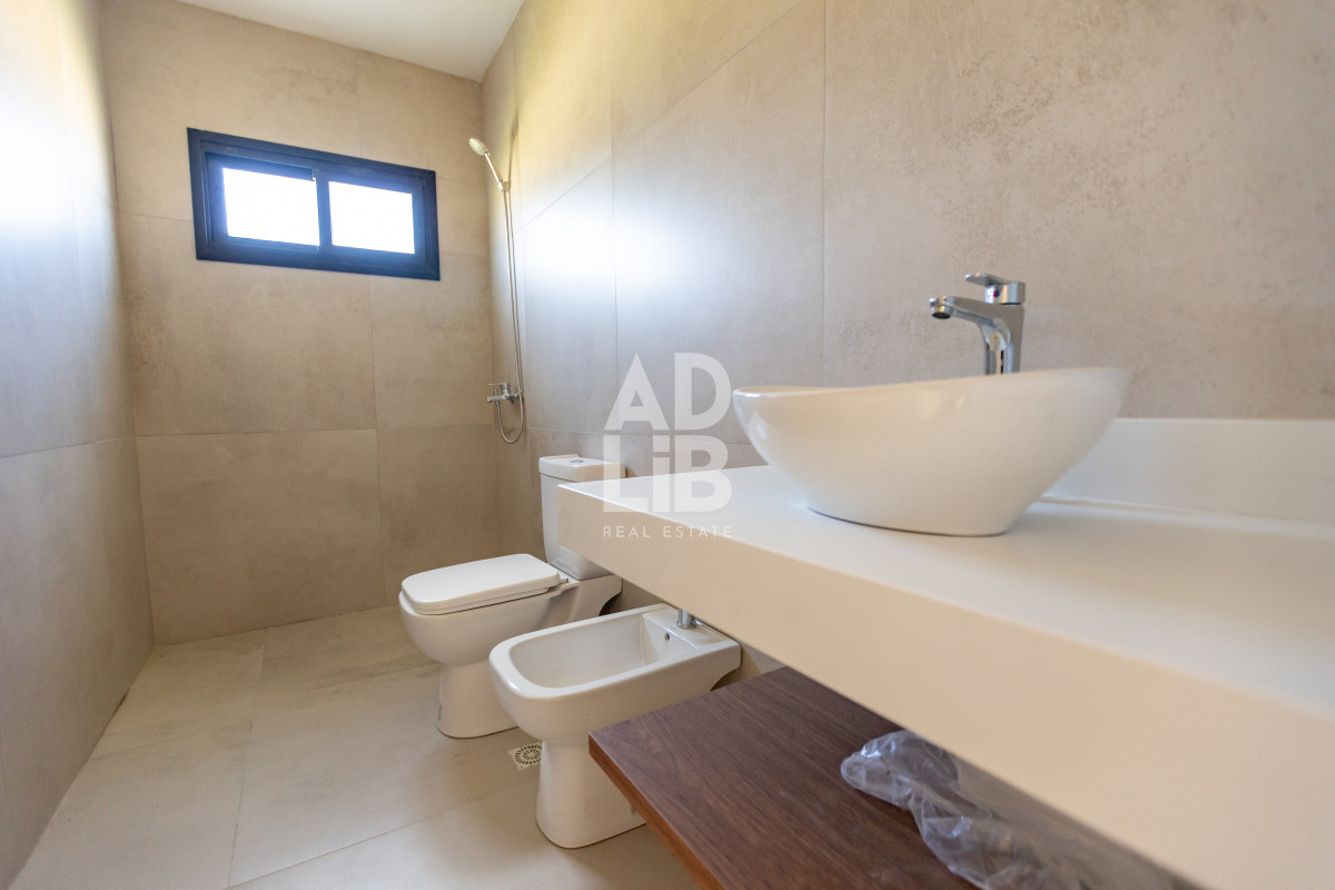 Casa ID.680 - Barrio cerrado en Barra Verde. Casas de 3 dormitorios a estrenar. a 700 mts de Playa de Montoya. 