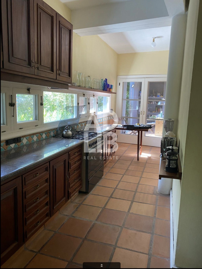 Casa ID.470 - Amplia casa en venta en Rincon del Indio con 3200 mts de terreno. 