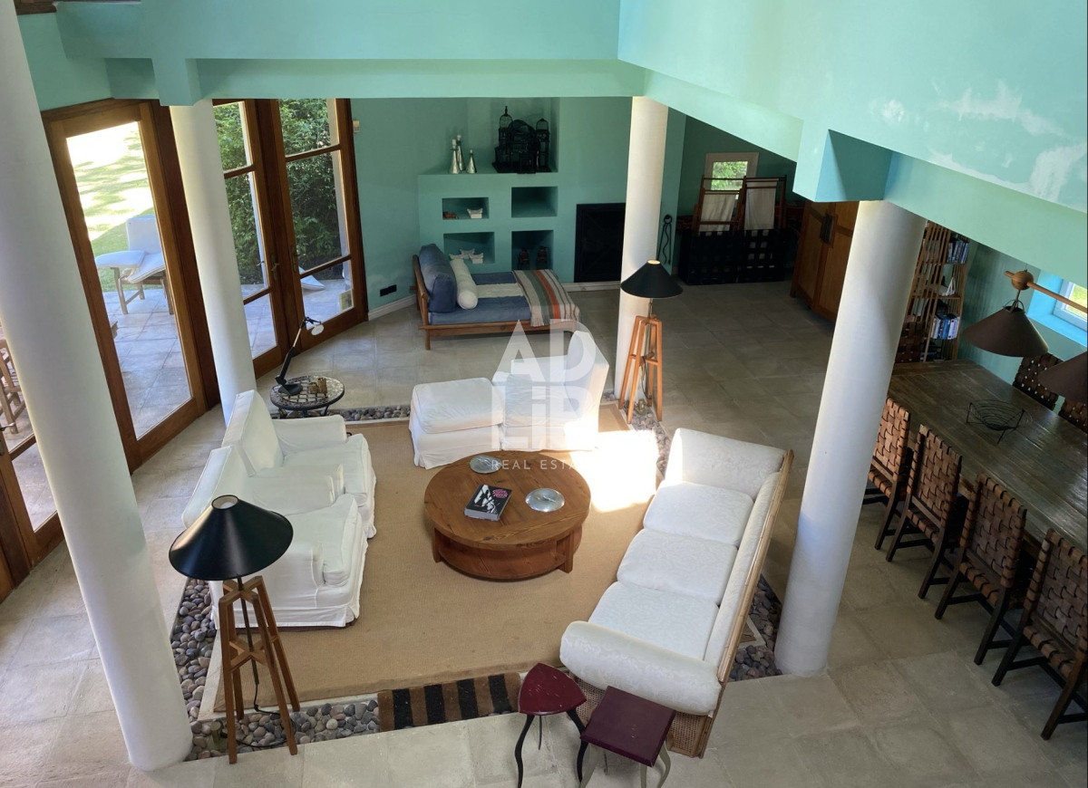 Casa ID.470 - Amplia casa en venta en Rincon del Indio con 3200 mts de terreno. 