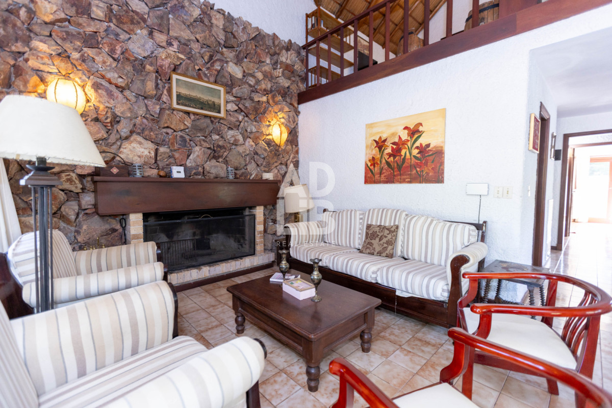 Casa ID.746 - Casa quincho de 3 dorm y 3 baños en alquiler anual en Pinares a 250 mts del mar