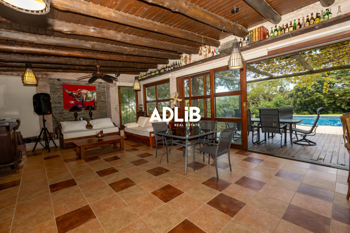 Casa ID.817 - Increíble casa de 405 mts2 en venta en Punta Ballena. Vista al amanecer y al atardecer. 