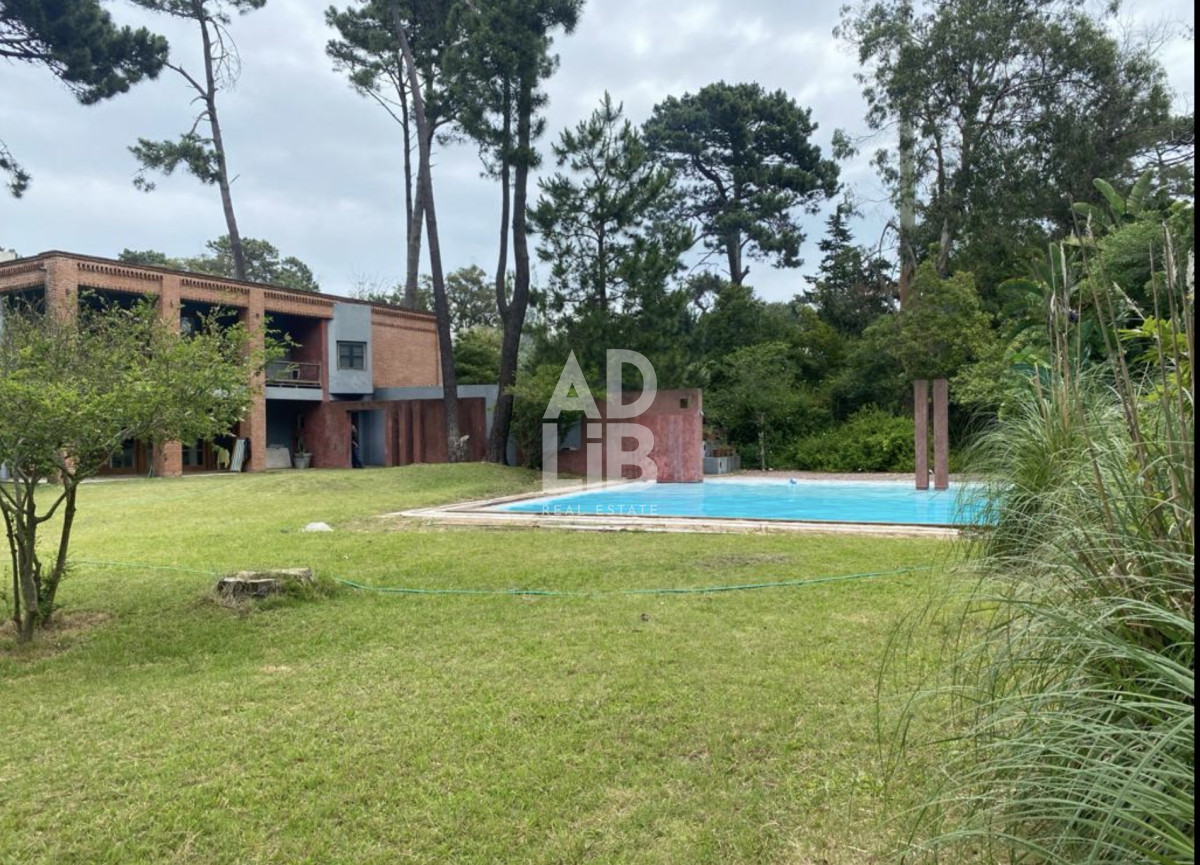 Casa ID.470 - Amplia casa en venta en Rincon del Indio con 3200 mts de terreno. 
