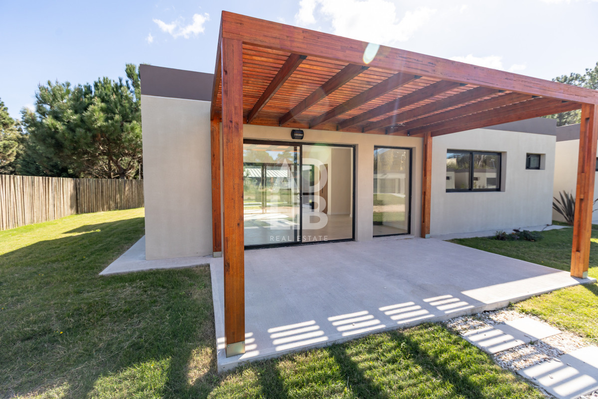 Casa ID.680 - Barrio cerrado en Barra Verde. Casas de 3 dormitorios a estrenar. a 700 mts de Playa de Montoya. 