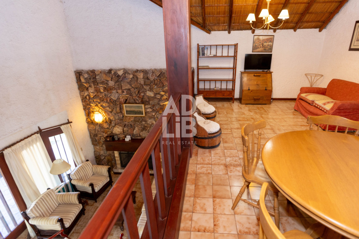 Casa ID.746 - Casa quincho de 3 dorm y 3 baños en alquiler anual en Pinares a 250 mts del mar