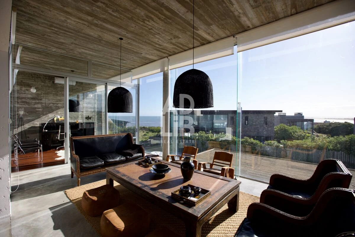 Casa ID.673 - Casa de diseño en alquiler temporal. 4 dormitorios en suite a 50 mts del mar