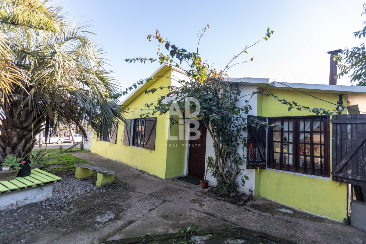 Casa ID.631 - Interesante casa de 2 dorm y 2 baños en venta en Barrio San Francisco - Maldonado. Renta o Vivienda permanente