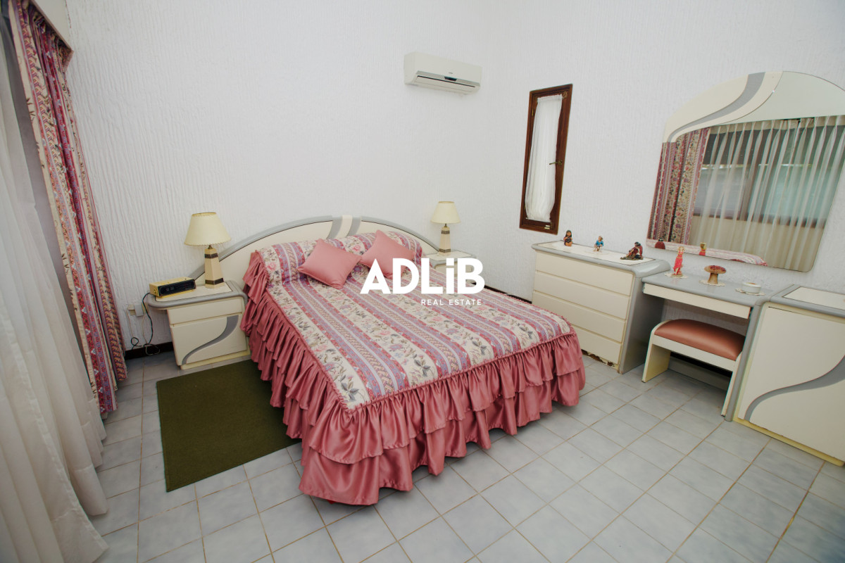Casa ID.797 - Alquiler comercial 5 dorm y 5 baños. Zona Shopping Punta
