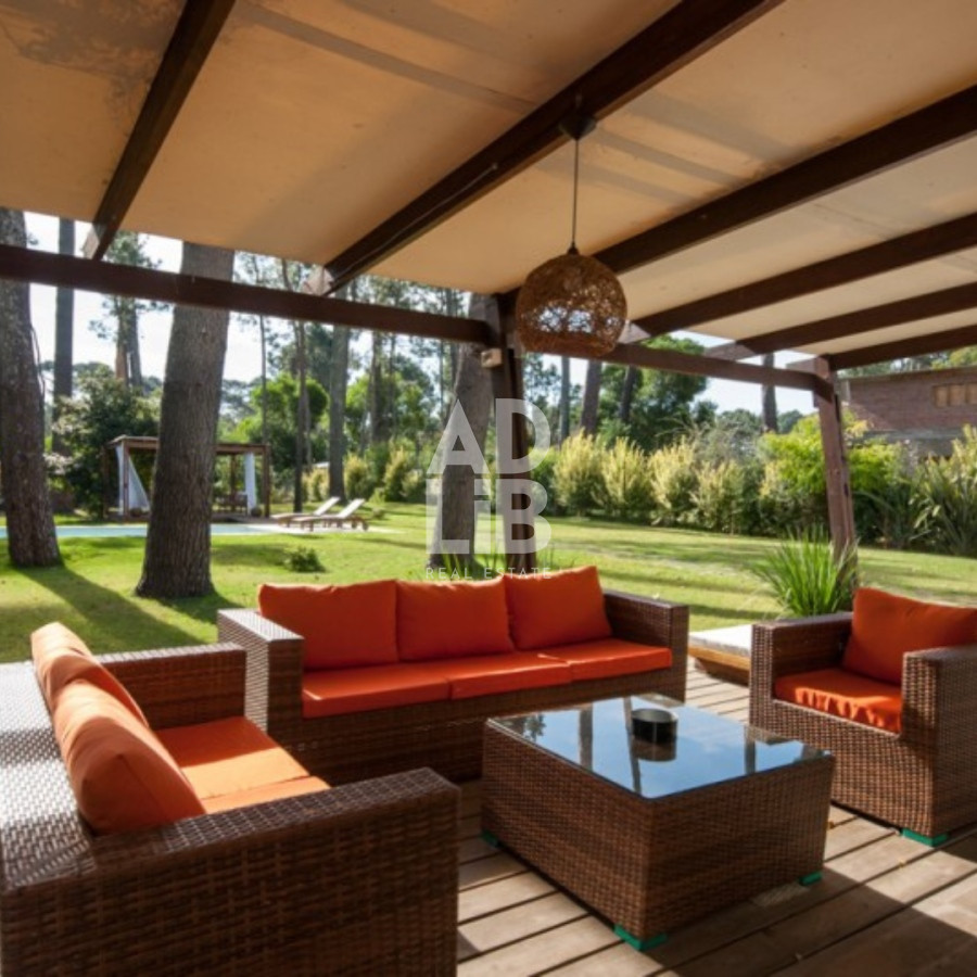 Casa ID.309 - Casa de 4 dormitorios en venta en el bosque de Burnett. 