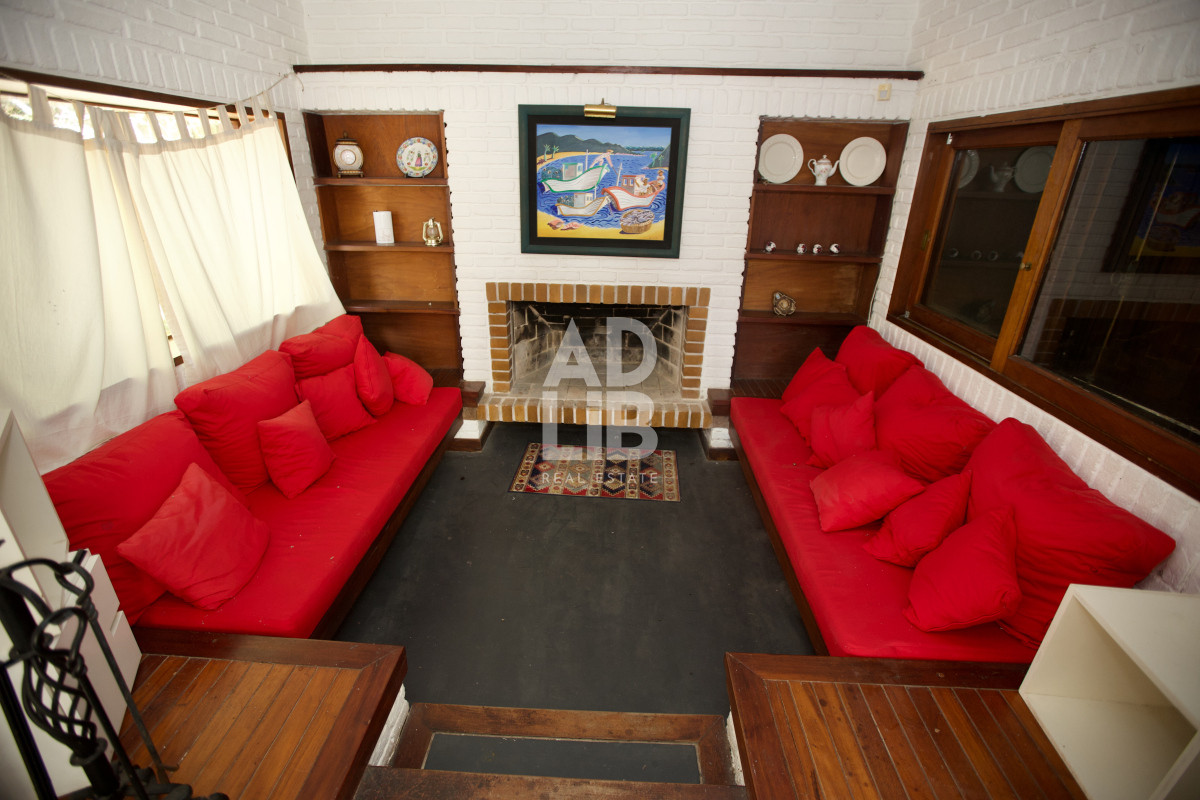Casa ID.521 - Amplia casa de 4 dormitorios en venta en Club del Lago. 