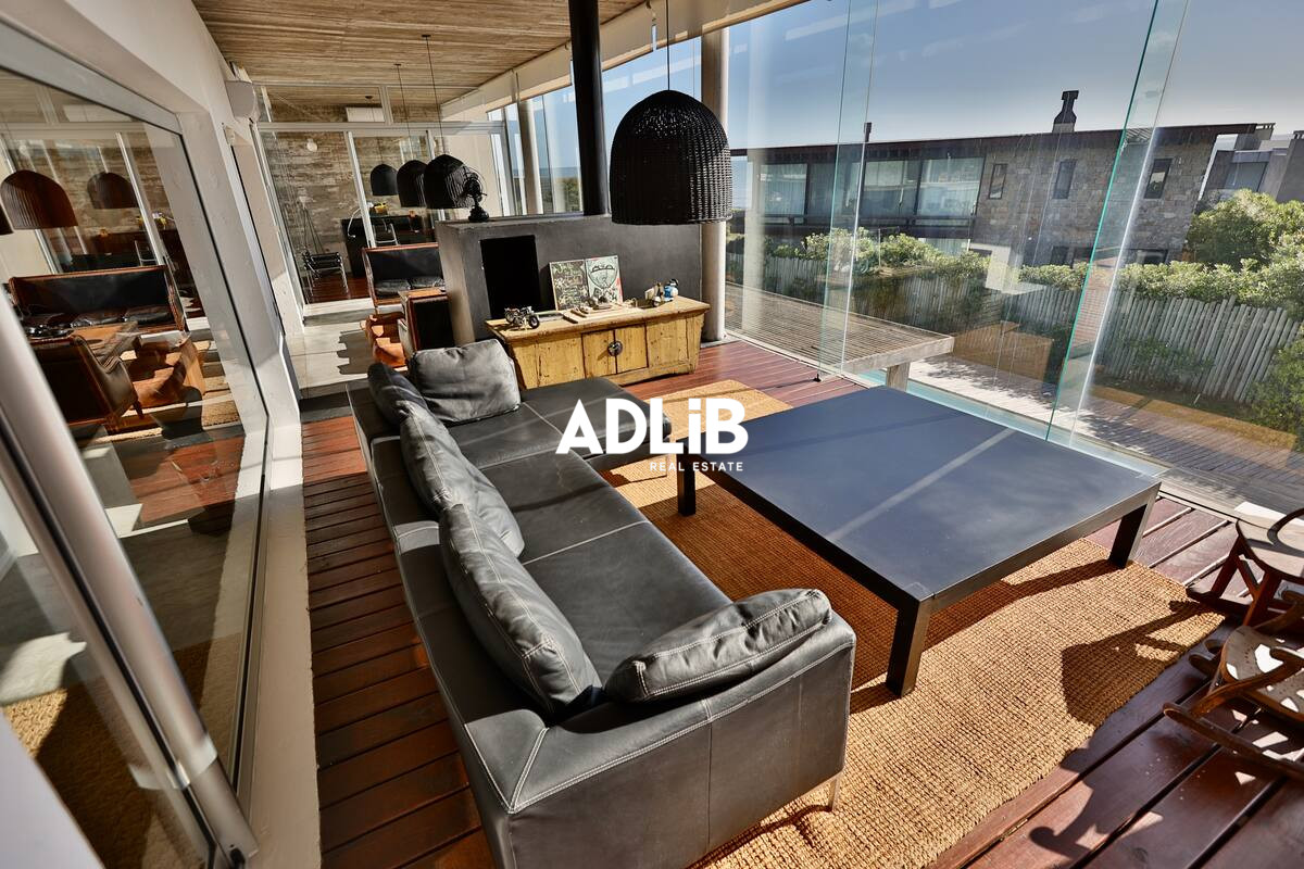 Casa ID.673 - Casa de diseño en alquiler temporal. 4 dormitorios en suite a 50 mts del mar