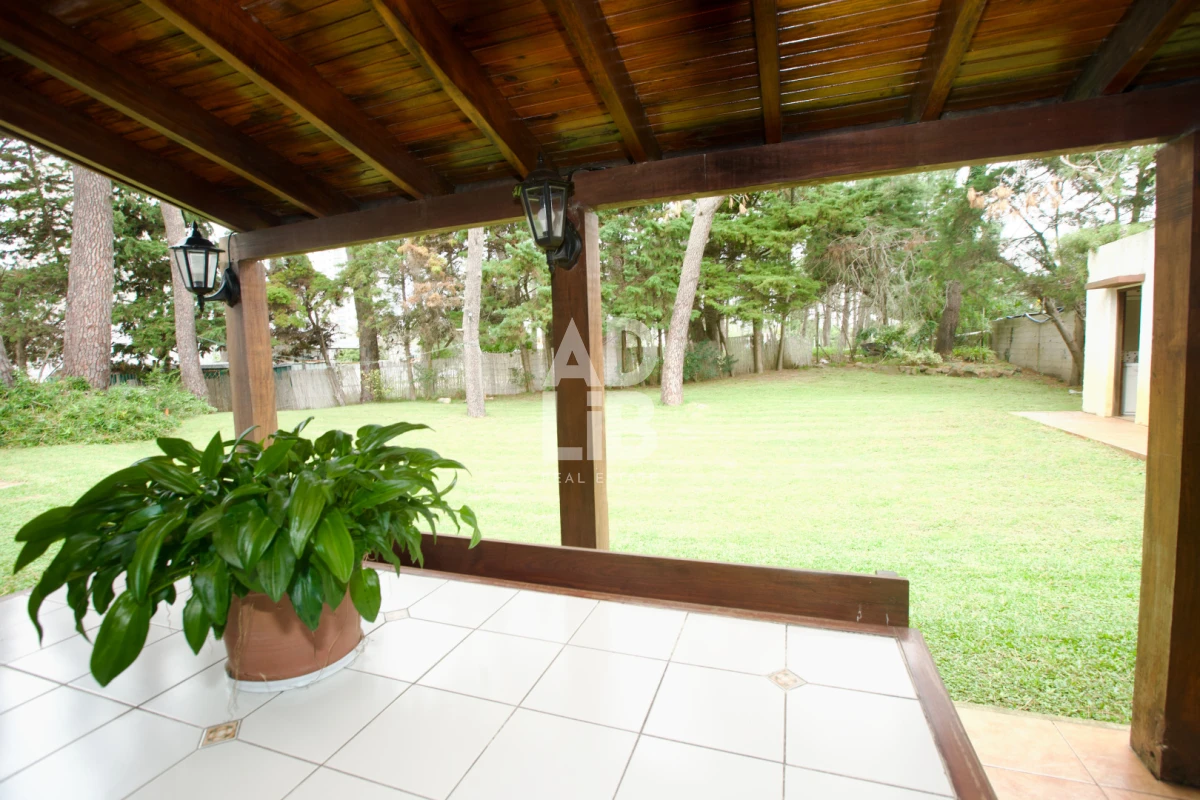 Casa ID.797 - Alquiler comercial 5 dorm y 5 baños. Zona Shopping Punta