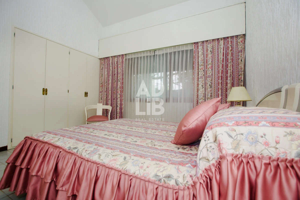 Casa ID.797 - Alquiler comercial 5 dorm y 5 baños. Zona Shopping Punta
