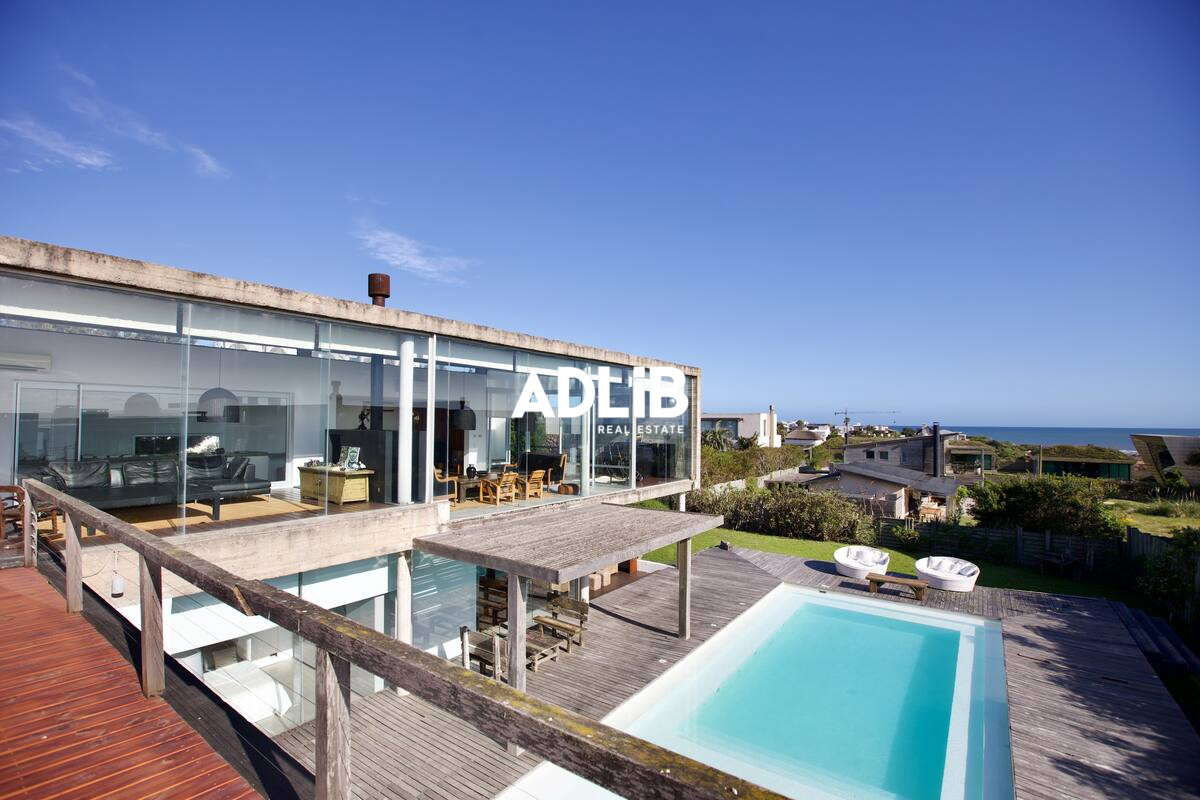 Casa ID.673 - Casa de diseño en alquiler temporal. 4 dormitorios en suite a 50 mts del mar