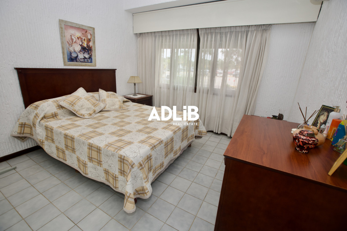 Casa ID.797 - Alquiler comercial 5 dorm y 5 baños. Zona Shopping Punta