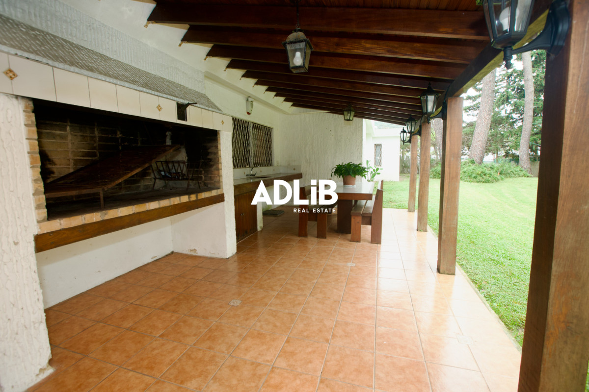 Casa ID.797 - Alquiler comercial 5 dorm y 5 baños. Zona Shopping Punta