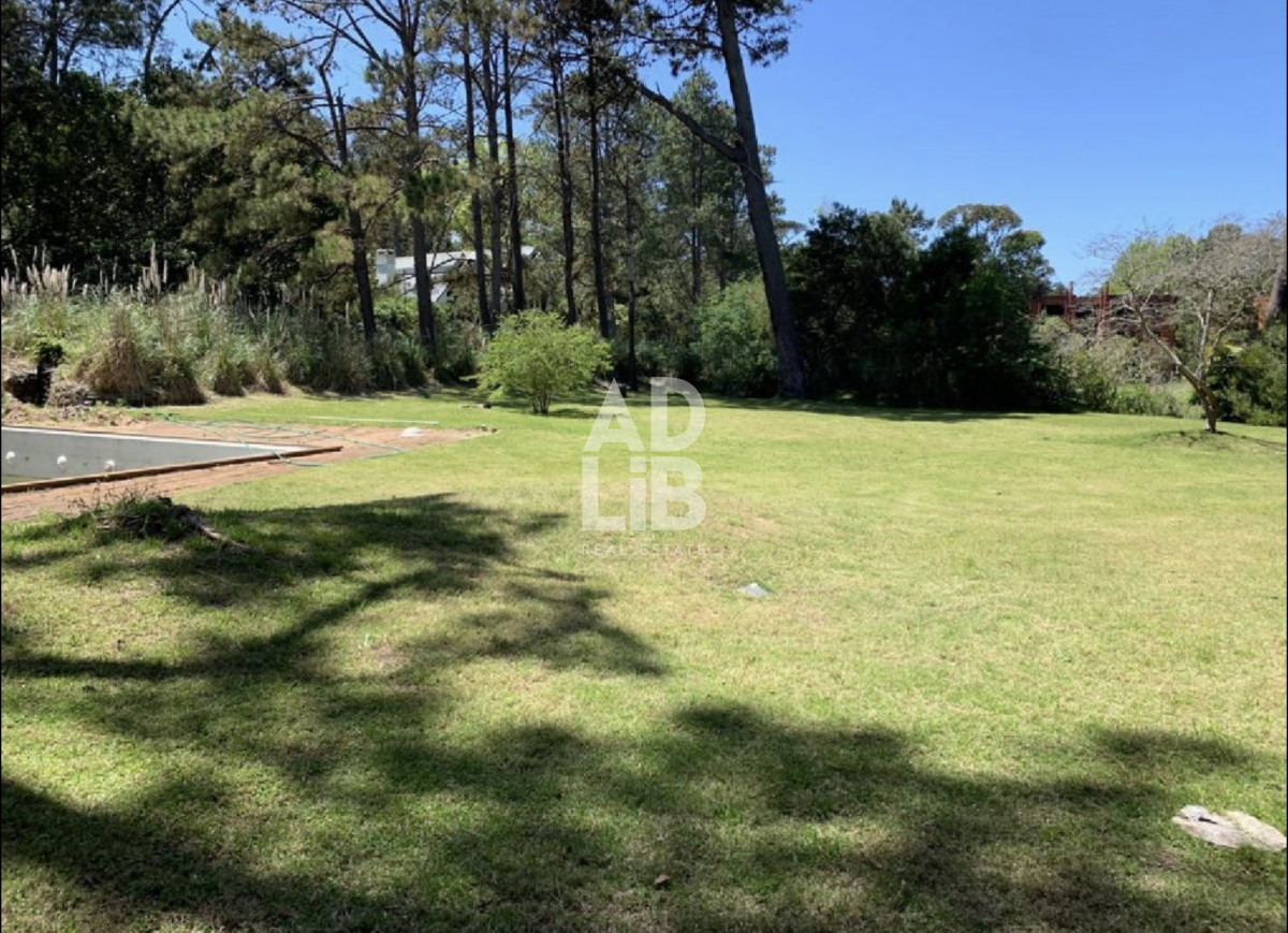 Casa ID.470 - Amplia casa en venta en Rincon del Indio con 3200 mts de terreno. 
