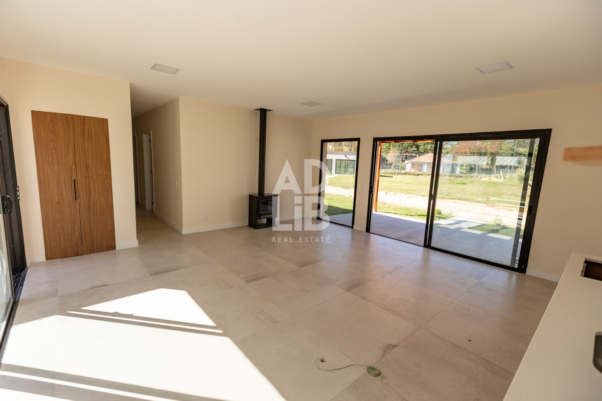 Casa ID.591 - Casas de 3 dormitorios y 2 baños en venta a estrenar en La Barra. Barrio Cerrado 