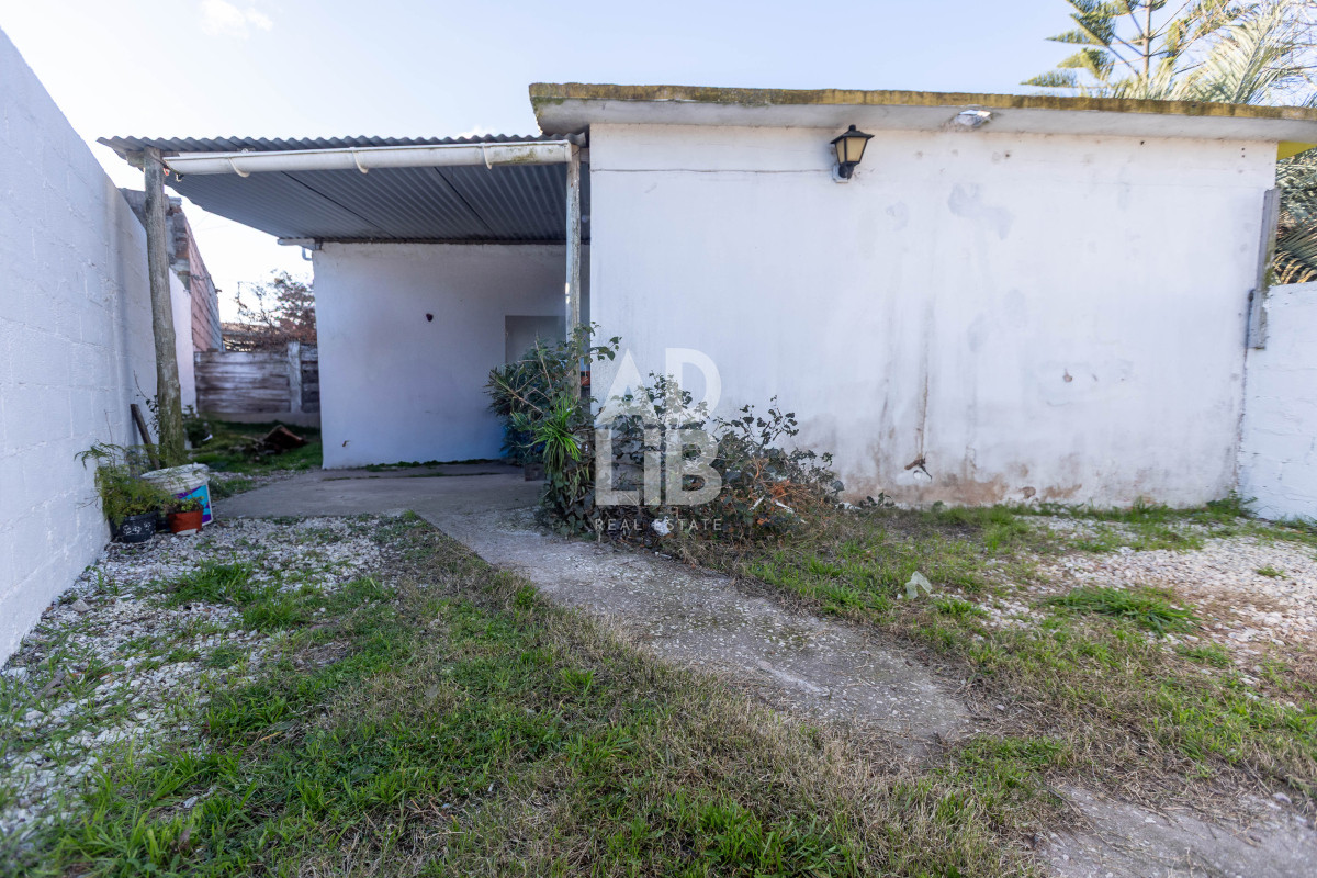 Casa ID.631 - Interesante casa de 2 dorm y 2 baños en venta en Barrio San Francisco - Maldonado. Renta o Vivienda permanente