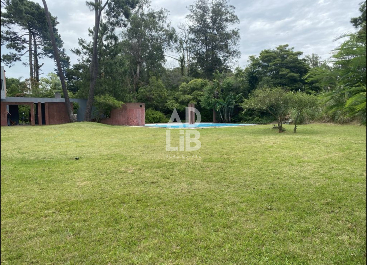 Casa ID.470 - Amplia casa en venta en Rincon del Indio con 3200 mts de terreno. 
