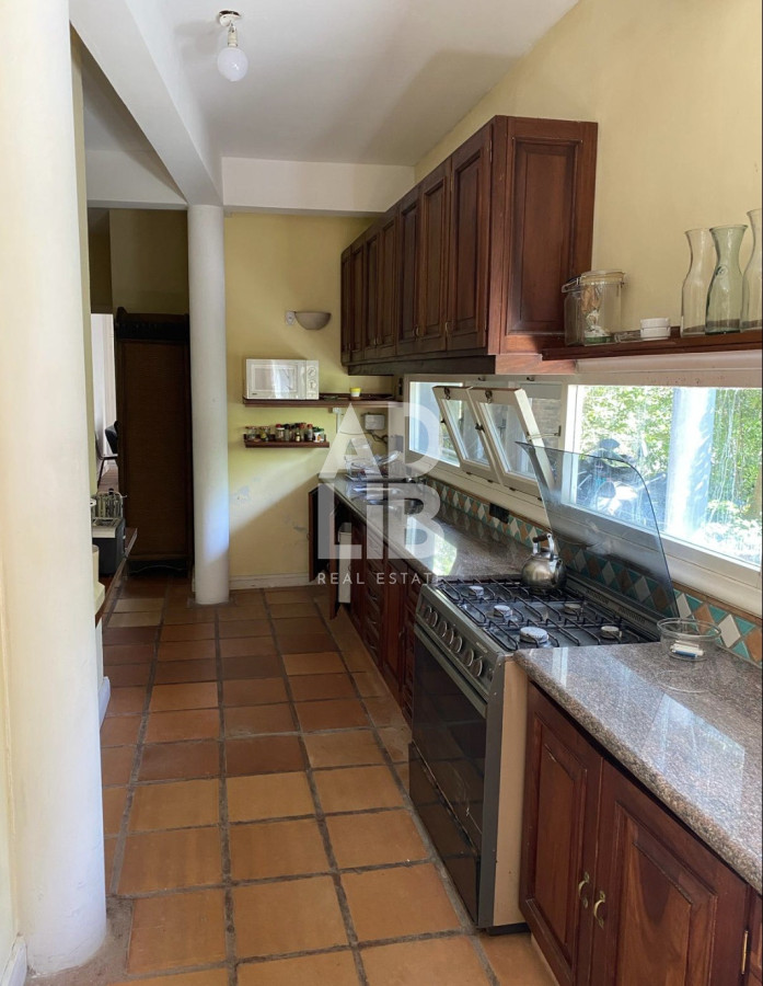 Casa ID.470 - Amplia casa en venta en Rincon del Indio con 3200 mts de terreno. 