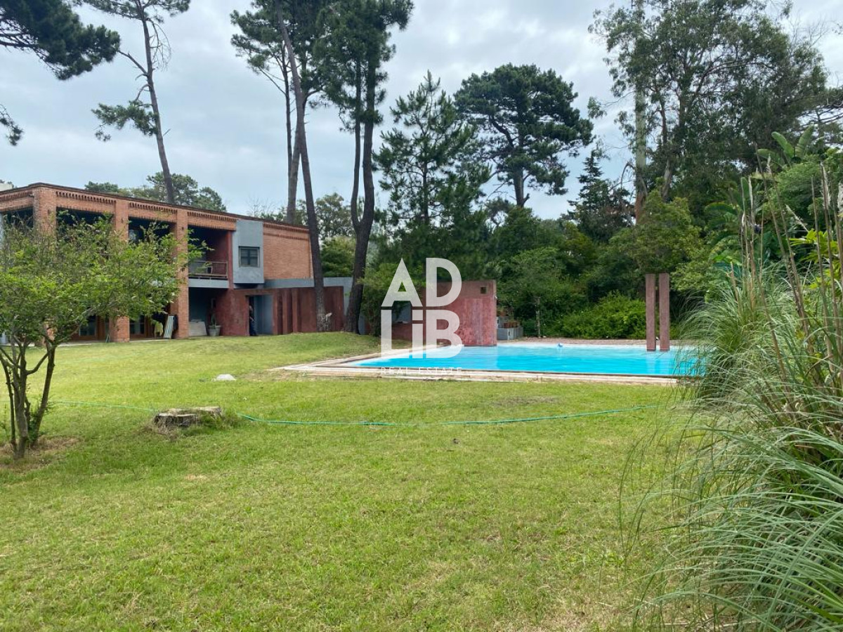 Casa ID.470 - Amplia casa en venta en Rincon del Indio con 3200 mts de terreno. 