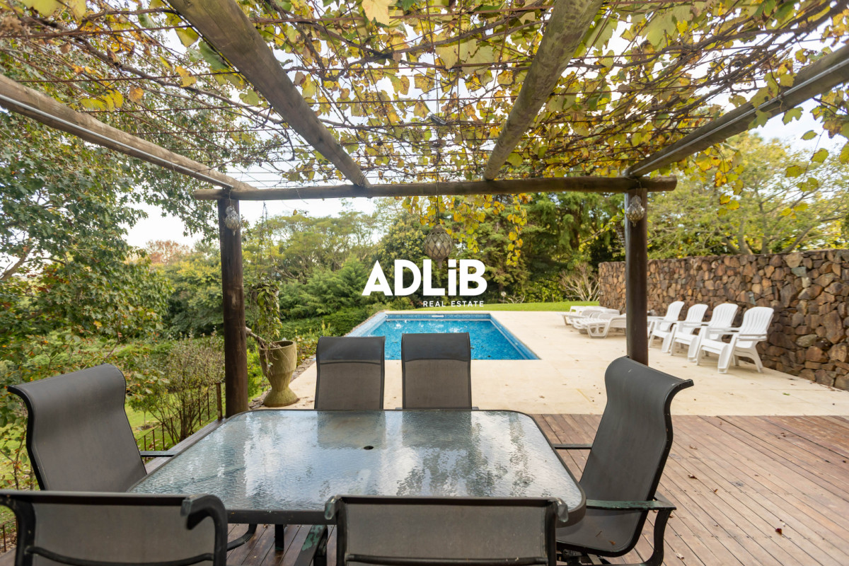 Casa ID.817 - Increíble casa de 405 mts2 en venta en Punta Ballena. Vista al amanecer y al atardecer. 