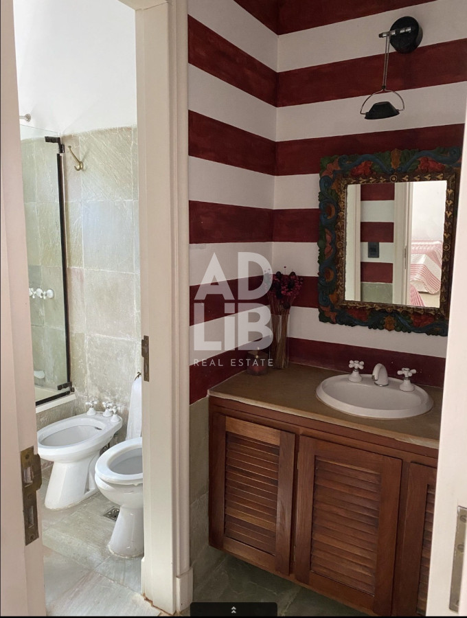 Casa ID.470 - Amplia casa en venta en Rincon del Indio con 3200 mts de terreno. 