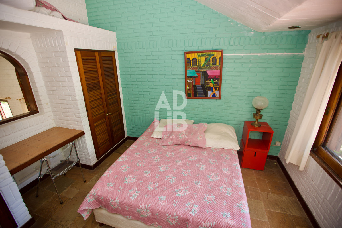 Casa ID.521 - Amplia casa de 4 dormitorios en venta en Club del Lago. 