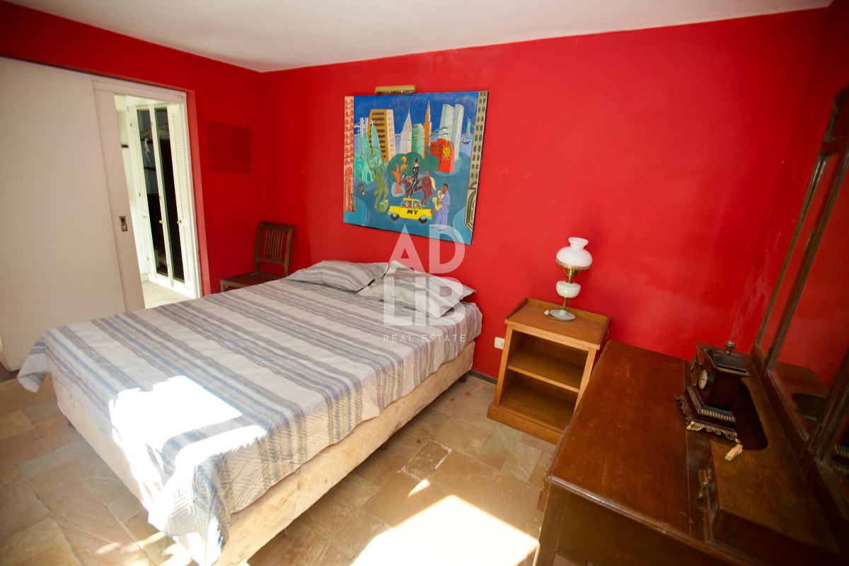 Casa ID.521 - Amplia casa de 4 dormitorios en venta en Club del Lago. 